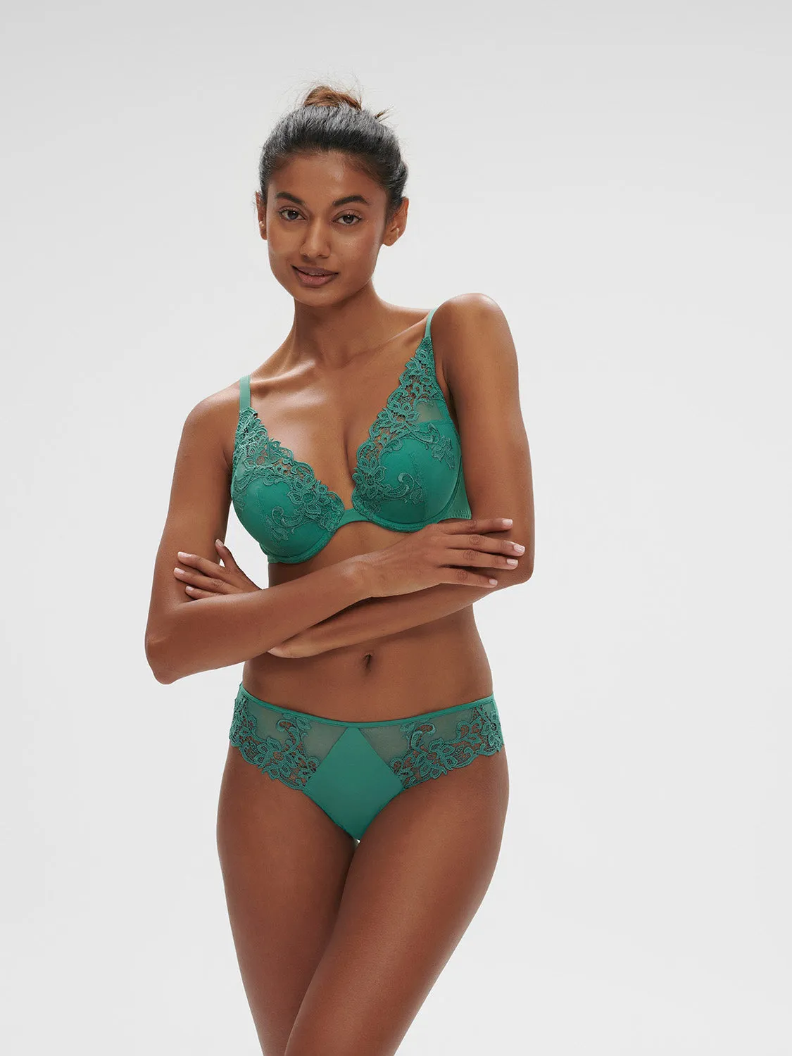 Saga Triangle Contour - Garden Green