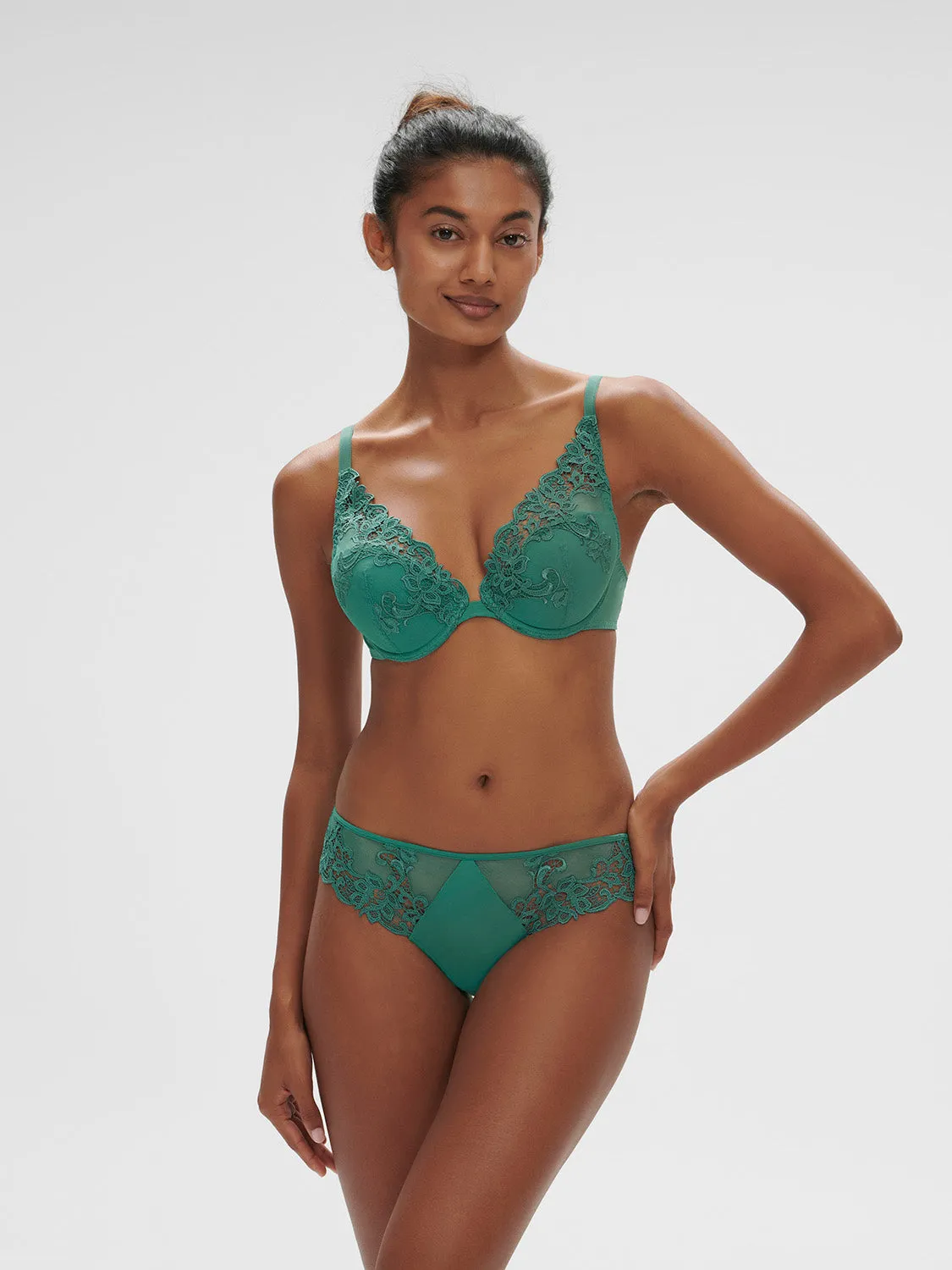 Saga Triangle Contour - Garden Green