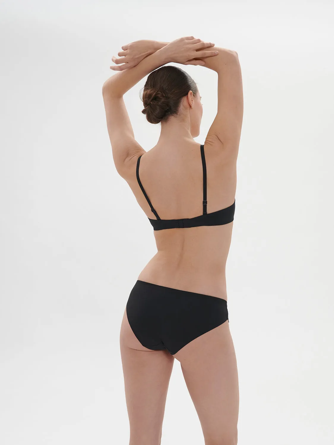 Wish Triangle Contour - Black
